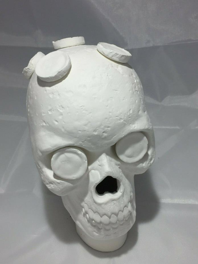 Large Ceramic Skull Frag Holder w/ 7 Plugs Frag Station (Includes 7 Plugs)