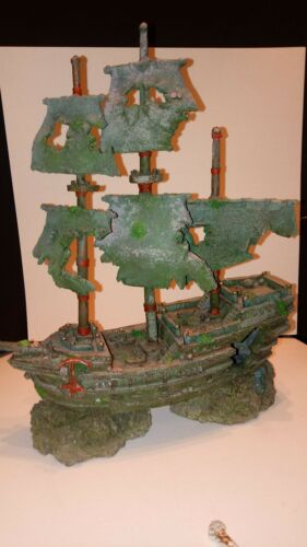 Aquarium Pirate Ship Decorations Fish Tank Ornaments - Resin Material Shipwreck