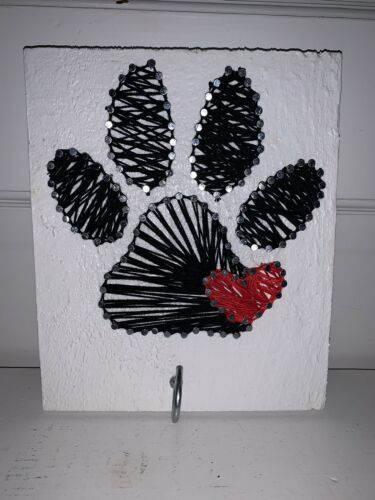 String Art Paw Print Dog Leash Holder Wall Hanging