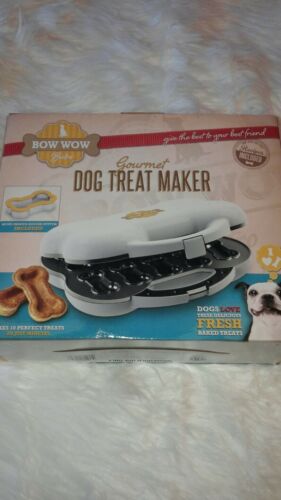 Dogs Treats Bistro Gourmet Dog Treat Maker Non-Stick Baking Pets NEW in Box