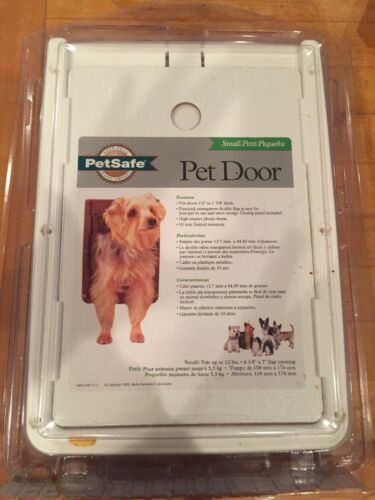 NEW! PETSAFE SMALL DOG FLAP DOOR       NEW IN PACKAGE  UP 12 POUND Dog Or Cat