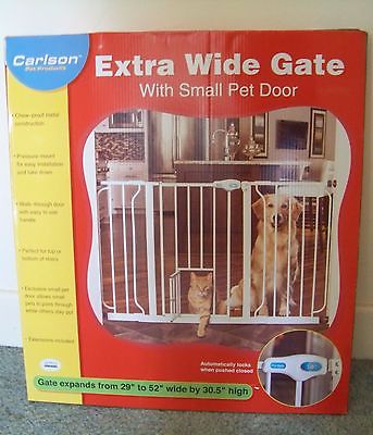 CARLSON PET PRODUCTS EXTRA WIDE GATE WITH SMALL PET DOOR NEW NIB #0934 AUTO LOCK