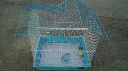 prevue hydrex small bird cageLight blueGreat condition