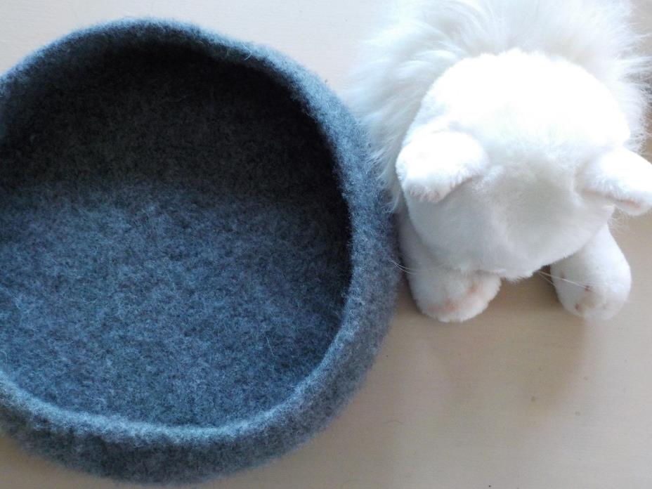 Cats Love Wool !!!   Hand Knit & Felted Wool Cat Bed - Gray - New - 13