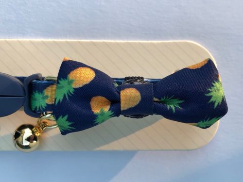 BOND & CO BREAKAWAY CAT COLLAR, Navy Blue With Yellow Pineapple Design BOW TIE