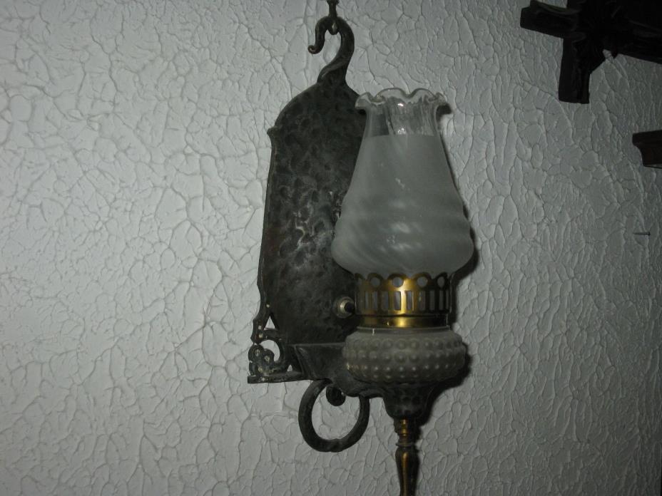 ANTIQUE RARE DECO HAMMERED IRON LIGHT FIXTURE SCONCE FROSTED HOB NAIL GLASS ELEC