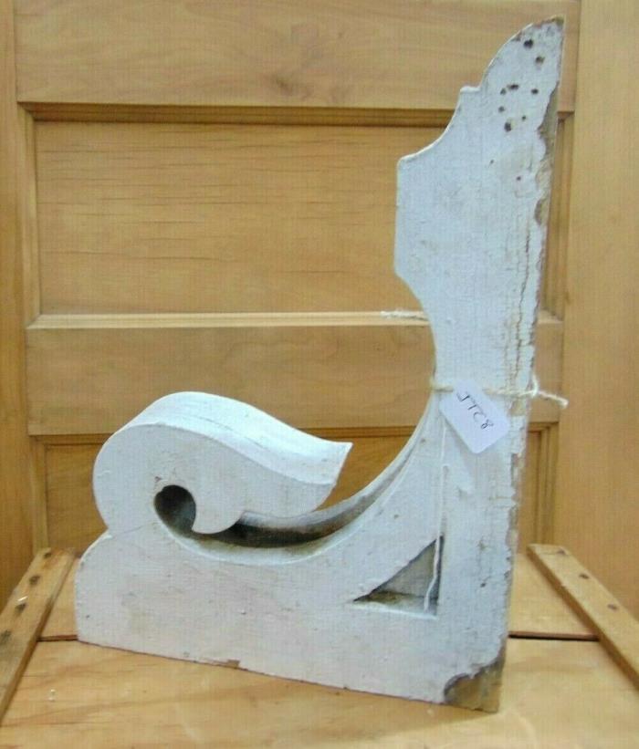ANTIQUE WOODEN CORBEL VICTORIAN WHITE DISTRESSED PAINT-JTC8