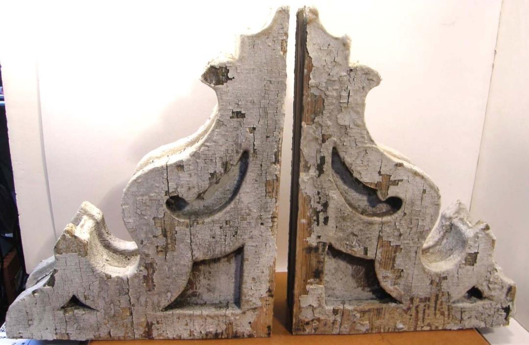 2 VICTORIAN ARCHITECTURAL WOODEN GINGERBREAD CORBELS 15 x 12 CRUSTY WEATHERED