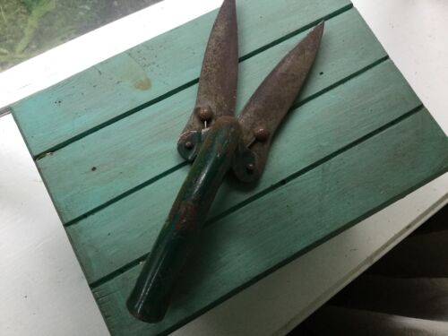 Vintage Metal Primitive Garden Clippers, Shears, Green Patina