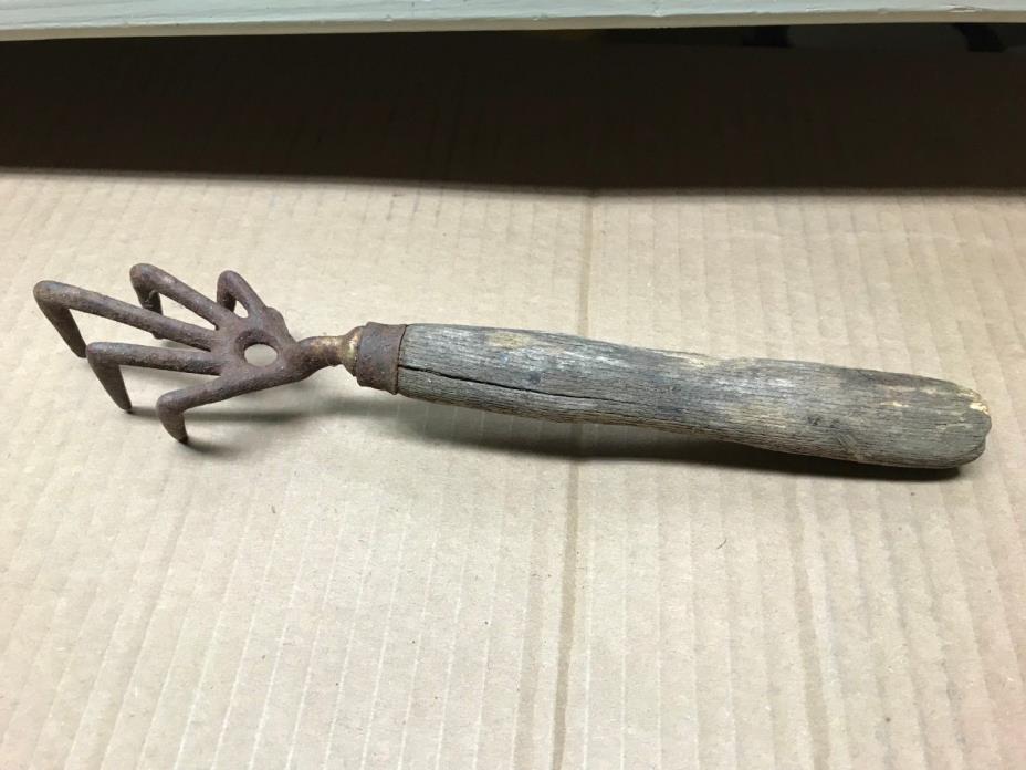 Vintage Cast Iron Garden 5 Tine Hand Cultivator Claw Tool  Wood Handle