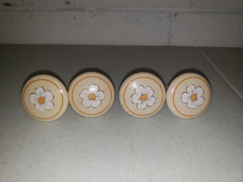 Set of 4 Vintage Drawer Pulls with Daisys