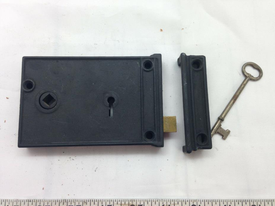 Antique Unbranded Cast Iron Door Lock w/ Skeleton Key Strikeplate NOS? Works {5}
