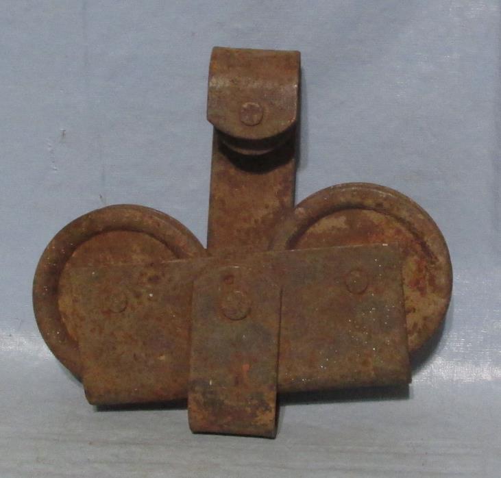 ANTIQUE VTG IRON BARN DOOR ROLLER HARDWARE WHEELS ROLL FREE RUSTY RUSTIC FARM