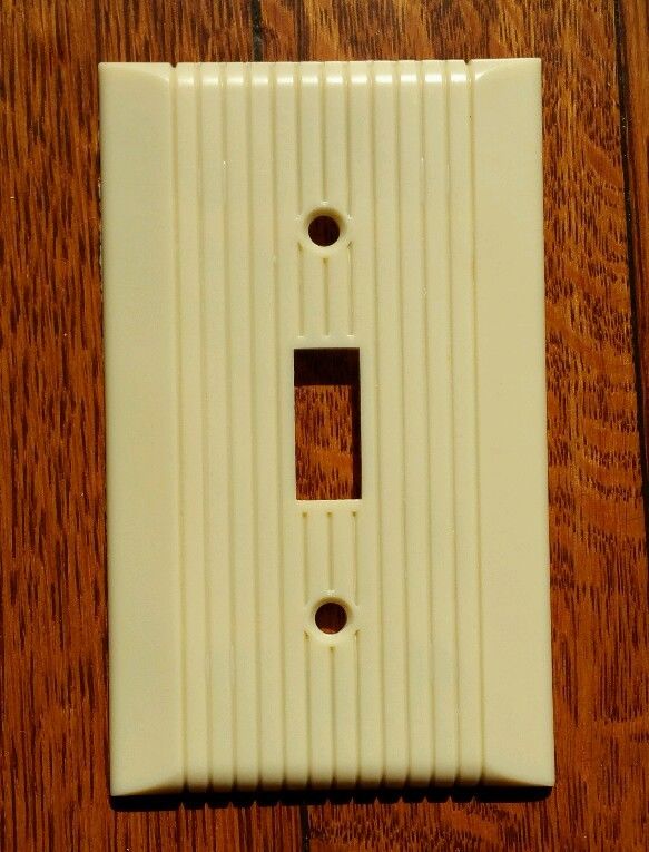 Vintage MidCentury Monowatt Bakelite Single Toggle Wall Light Switch Plate Cover