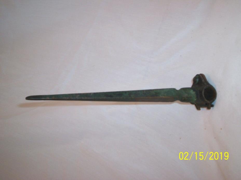 4 sided bayonet point for lightning rod with mounting attachment