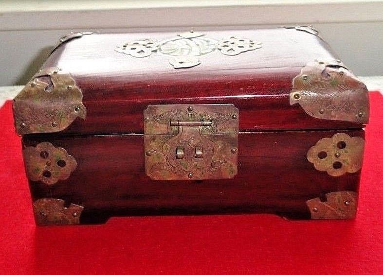 ANTIQUE SHANGHAI CHINESE ROSEWOOD JEWELRY BOX WITH CARVED JADE MEDALLION ON LID