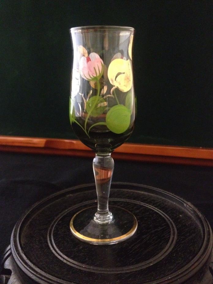 GLASS WINE CUP WITH COLORED FLOWER