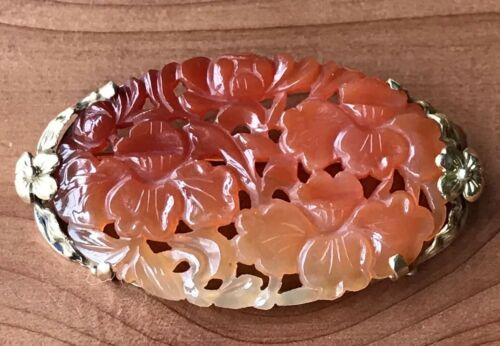 VINTAGE ANTIQUE CHINESE CARVED RED ORANGE JADE WITH 14K YELLOW GOLD PIN BROOCH