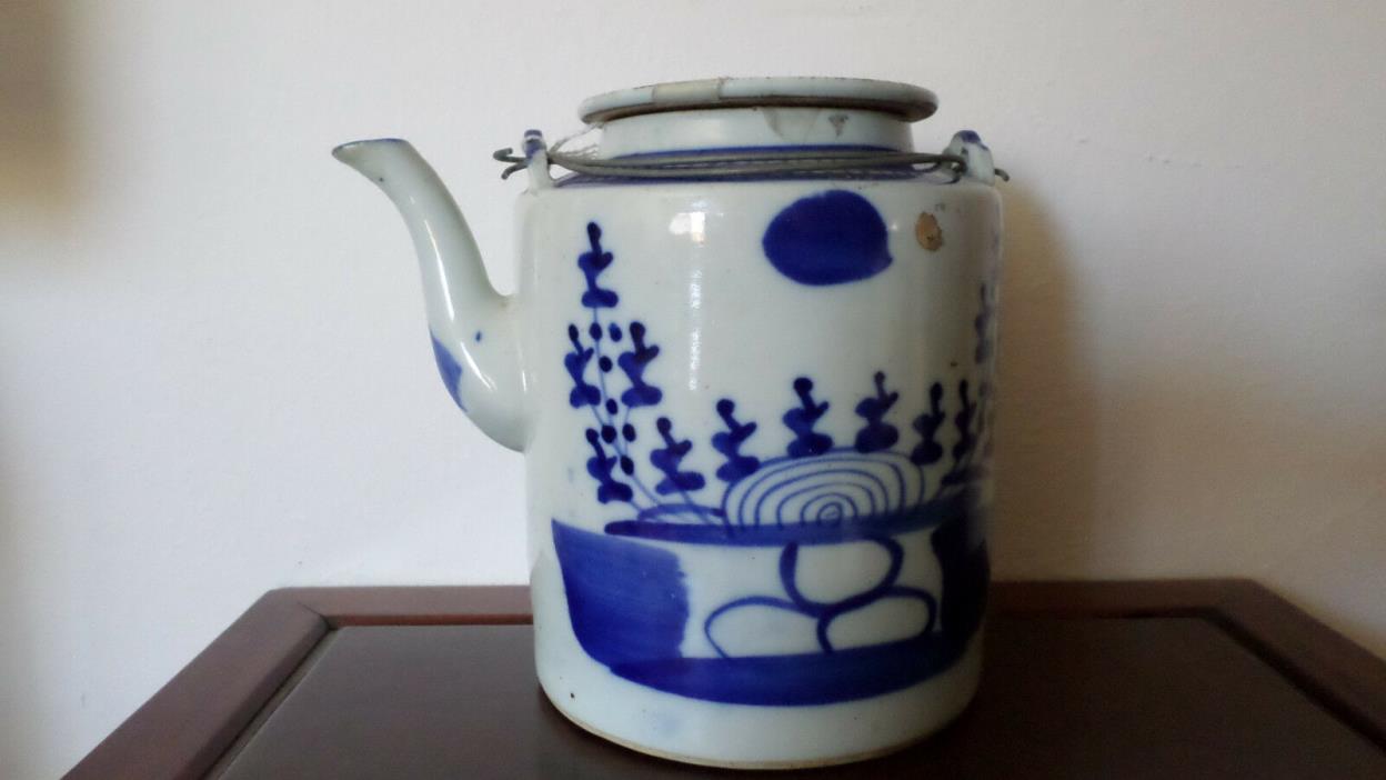 Large blue & white Chinese porcelain teapot kettle