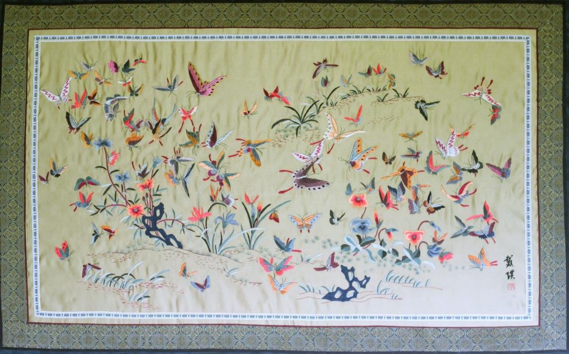 VINTAGE CHINESE EMBROIDERED SILK TEXTILE BUTTERFLIES TAPESTRY WALL HANGING