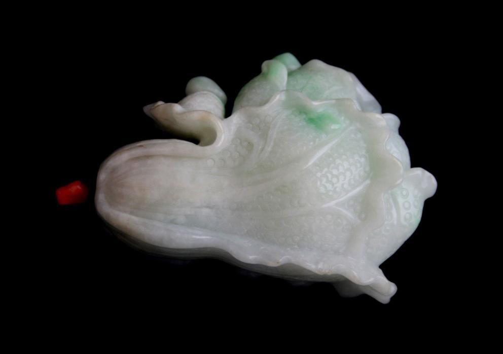 Jadeite Jade Snuff bottle w. coral stopper