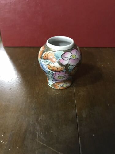 Antique Chinese Old Porcelain Handmade Flower Snuff bottle Gold Etching