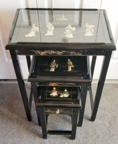 Set of Three Oriental Black Mother of Pearl Nesting Tables in Great Condition