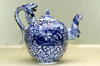 Antique Chinese Porcelain  Dragon Teapot Ming Qing Kangxi double circle blue