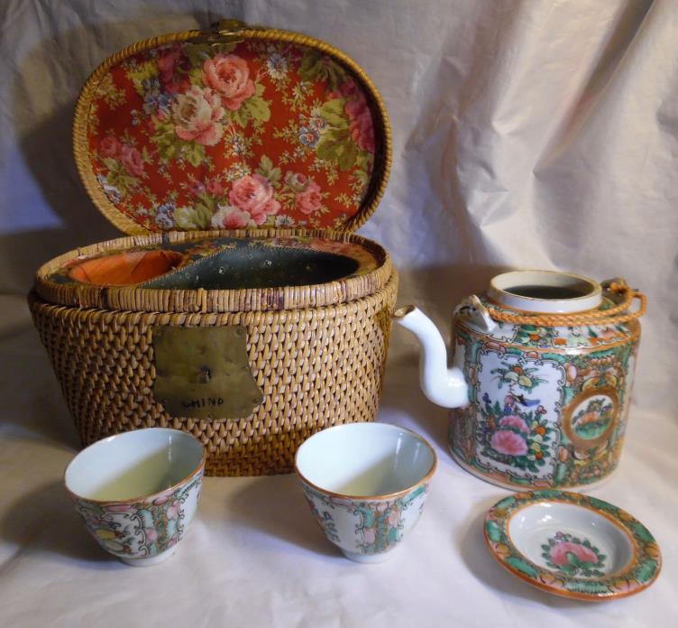 Rose Medallion Tea Basket w/2 Cups and a Teapot