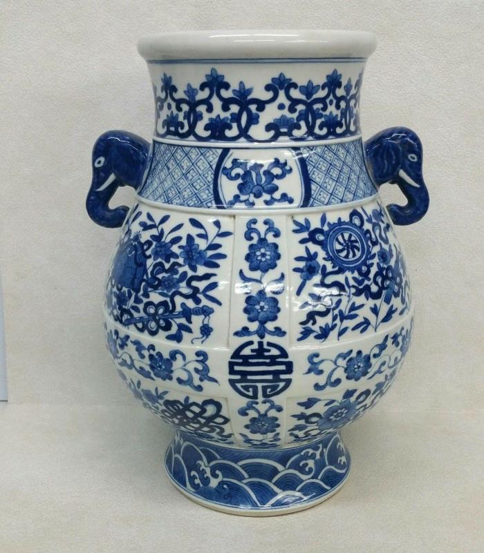 Chinese Blue and White Porcelain Vase Yongzheng Mark