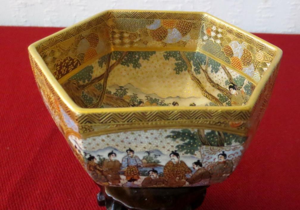 19th century Hand Painted inside and outside Japanese Satsuma Bowl - Marked