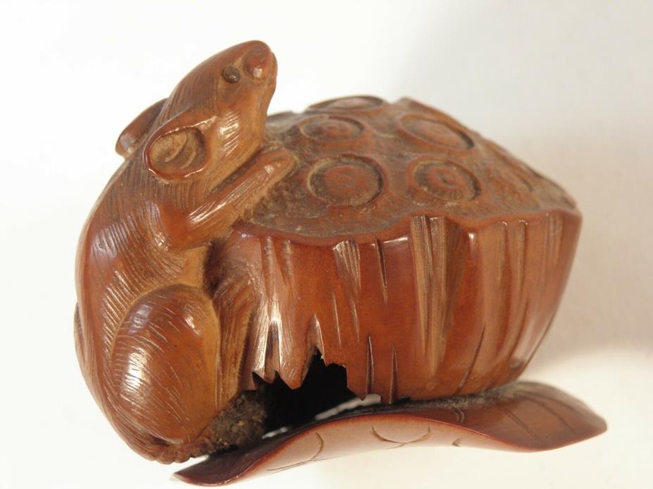 JAPANESE OR CHINESE CARVED NUT LOTUS POD AND RAT