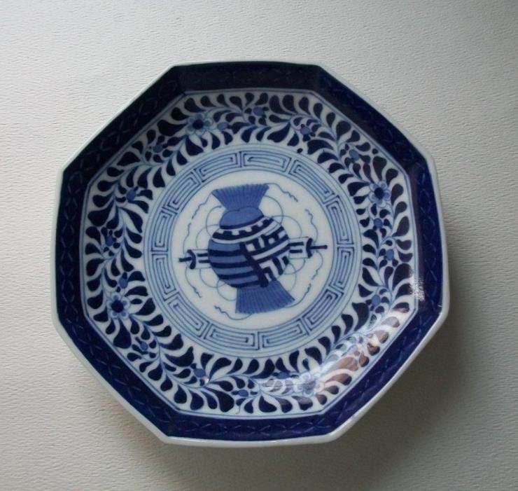 Imari Japanese Porcelain Sometsuke Treasure Motif Octagonal Plate 19th Century