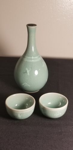 Antique Japanese Porcelain Sake Bottle & Cup Set KOREAN CELADON Signed YU HEGAN