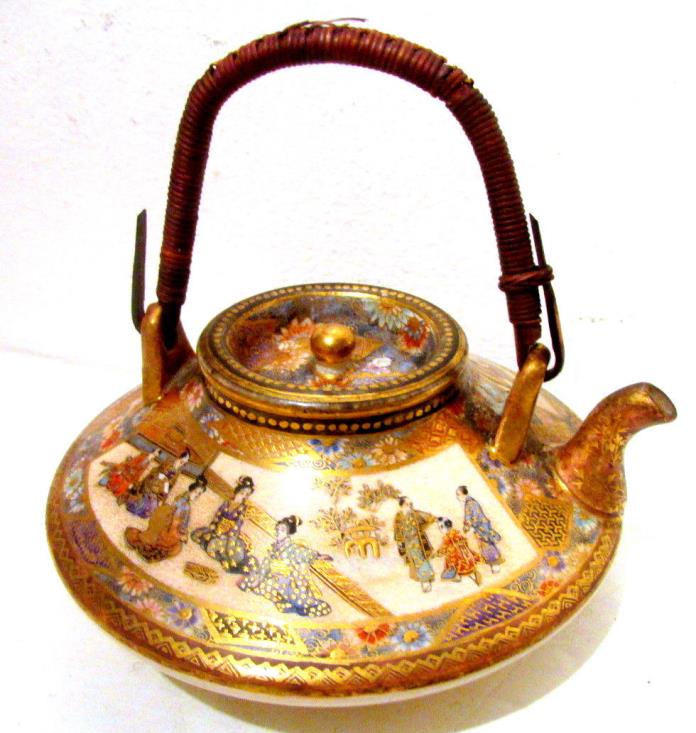 EXQUISITE ANTIQUE SIGNED SATSUMA TEAPOT -GEISHA VIGNETTES IMPERIAL QUALITY MEIJI