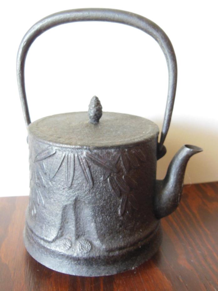 Vtg Large Japanese Signed Tetsubin*Cast Iron*Teapot*Bamboo Leaf*Pine Cone Finial