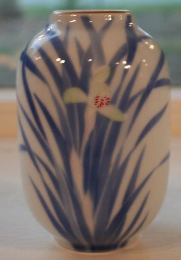 FUKAGAWA SMALL JAPANESE IMPERIAL PORCELAIN VASE