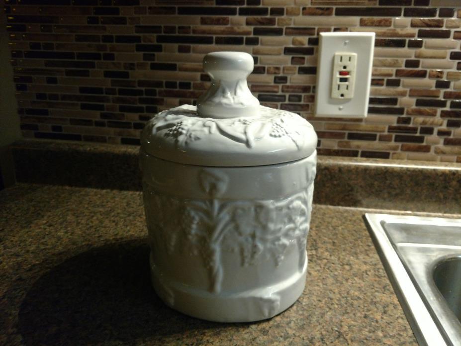 Cookie Jar Canister with Grape Leaf Vine Ceramiche Virginia 9