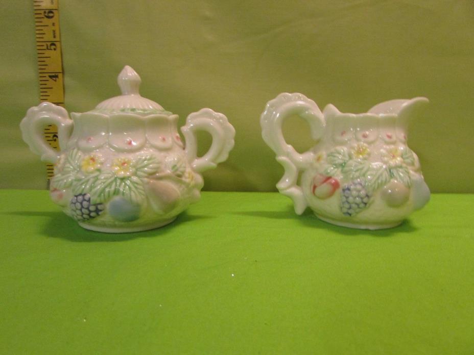 VINTAGE CERAMIC  CREAMER & SUGAR BOWL SET