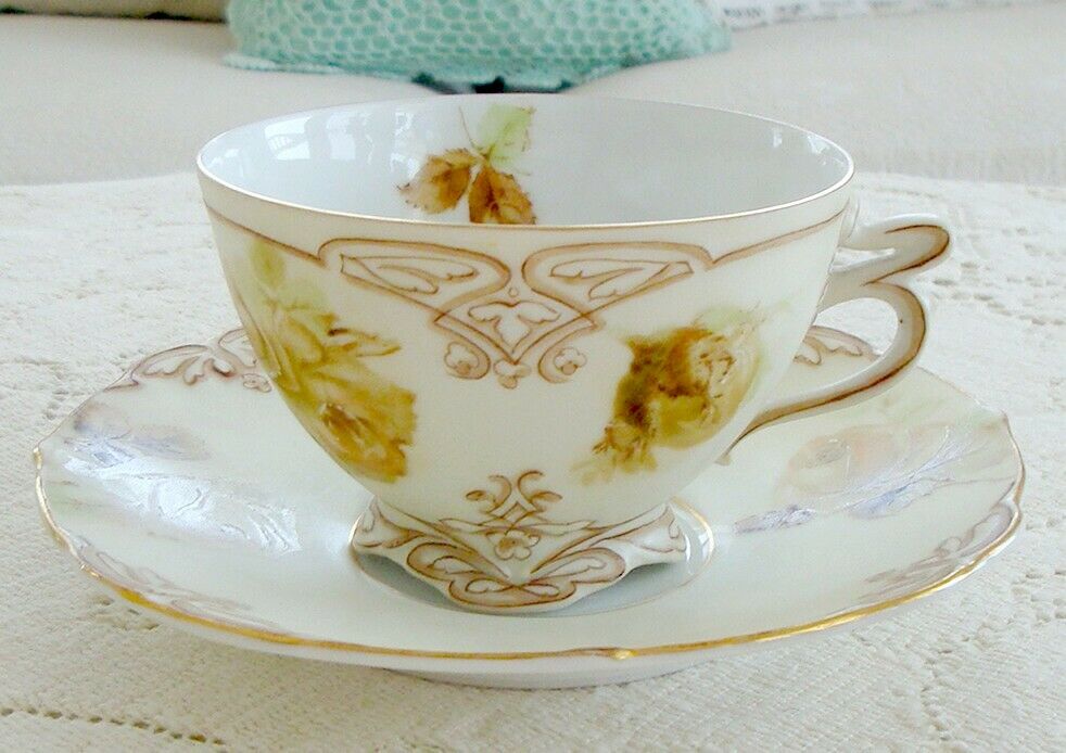 LOVELY~DELICATE~OLD~IVORY~HERMANN~OHME~ROSES~TEA~CUP~SAUCER!