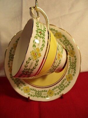 VINTAGE GLADSTONE HAND PAINTED YELLOW & GREEN TEA CUP SAUCER BONE CHINA ENGLAND