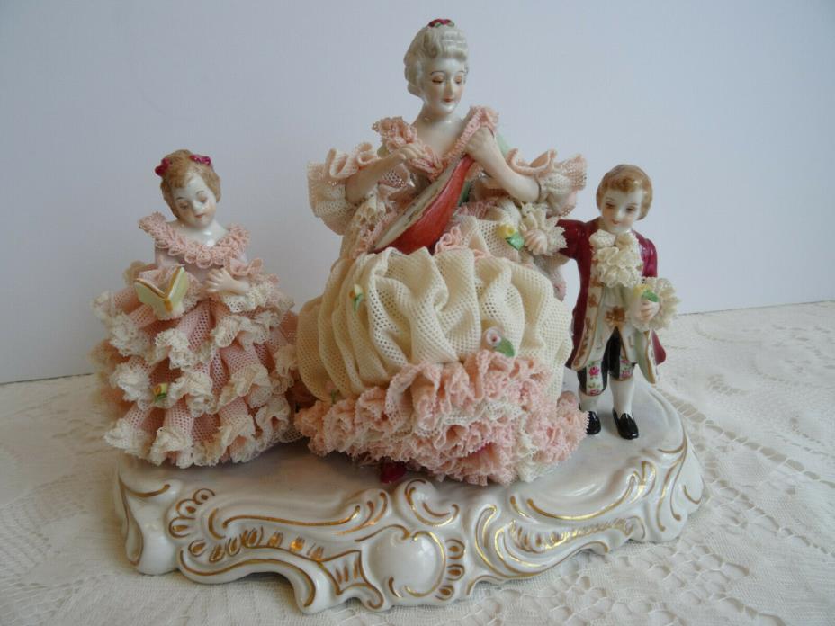 IMPRESSIVE DRESDEN FIGURINE IRISH DRESDEN PORCELAIN LACE - MOTHER & CHILDREN