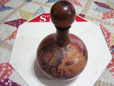 VINTAGE UNBRANDED WORLD GLOBE DECORATIVE GLASS JUG WITH WOODEN CORK SCREW TOP