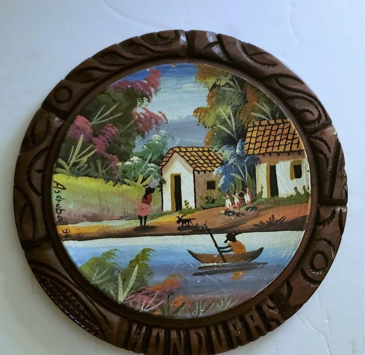 ANTIQUE HAND PAINTED PLATE MOUNTED IN ROUND WOOD FRAME. HONDURAS SIGNED