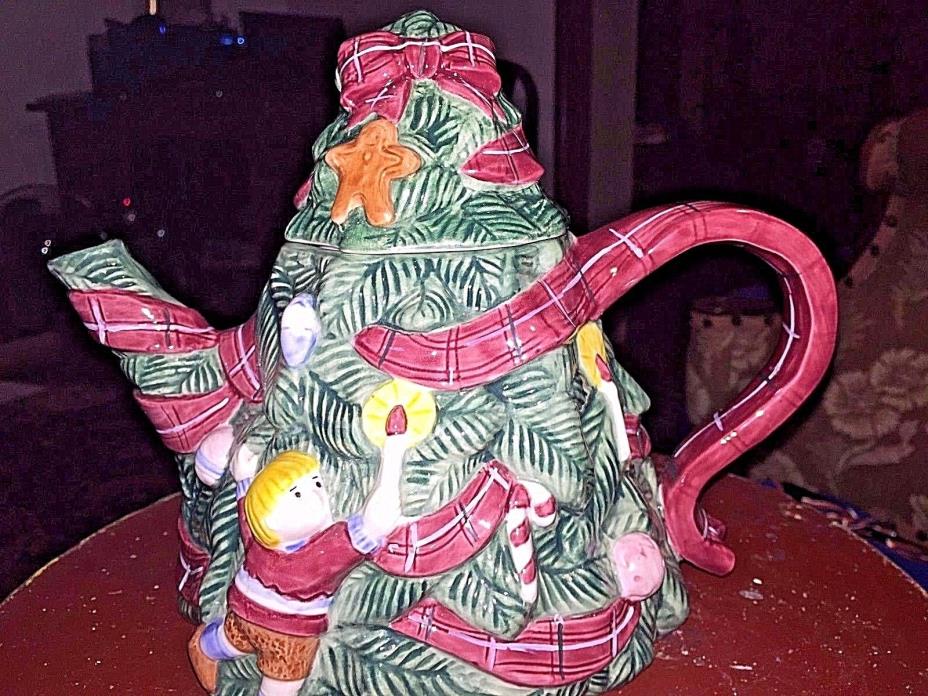 Vintage O'Tannenbaum Christmas Tree Teapot Holidays!