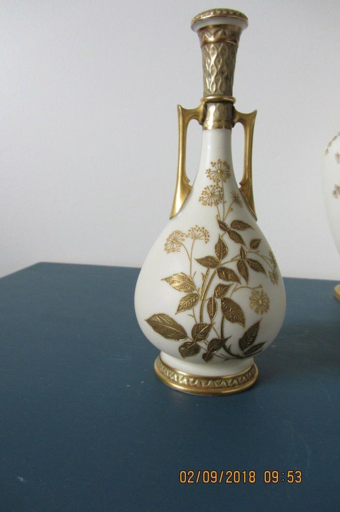 ROYAL WORCESTER SMALL VASE