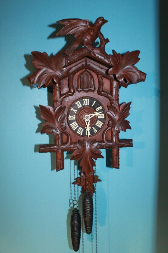 Vintage-antique cuckoo clock. (ref B 575)