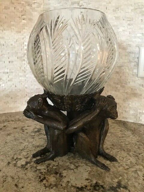Three monkeys as base of a bronze bowl with glass/crystal top