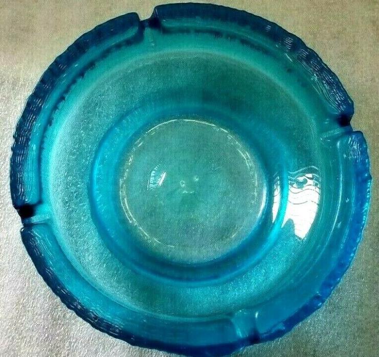 VINTAGE BLUE FROSTED HEAVY DUTY LARGE ROUND GLASS ASHTRAY 8