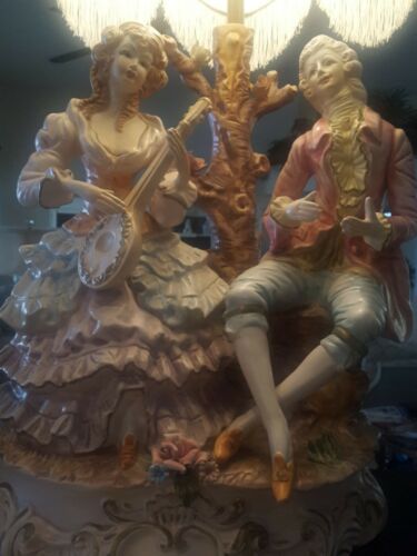 Capodimonte BEAUTUFUL  Victorian LGE Porcelain Lamp Musicians Figurine & Shade